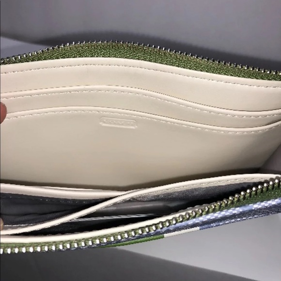 Coach Stripe Wristlet/Wallet - Picture 4 of 8